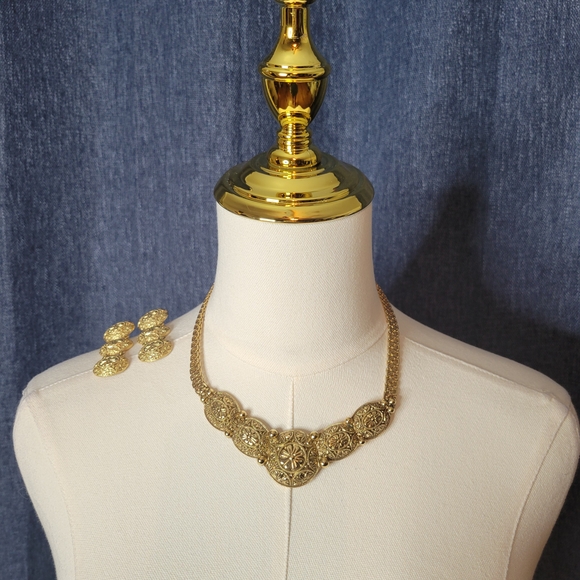 Vintage Elegant Gold-Tone Necklace And Earings. In Box, Chunky, Monet Carrole - Picture 3 of 7